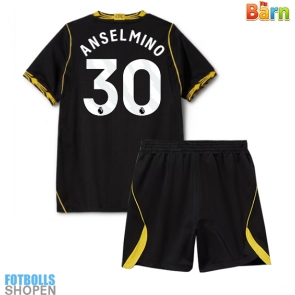 Billiga Chelsea Aaron Anselmino #30 Bortatröja Barn 2026-27 Kortärmad (+ Korta byxor)